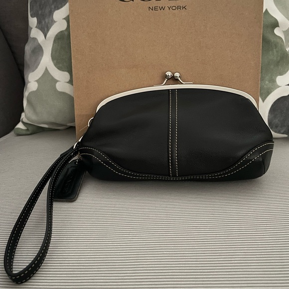 Coach Kisslock Black Leather Wristlet - Picture 9 of 9